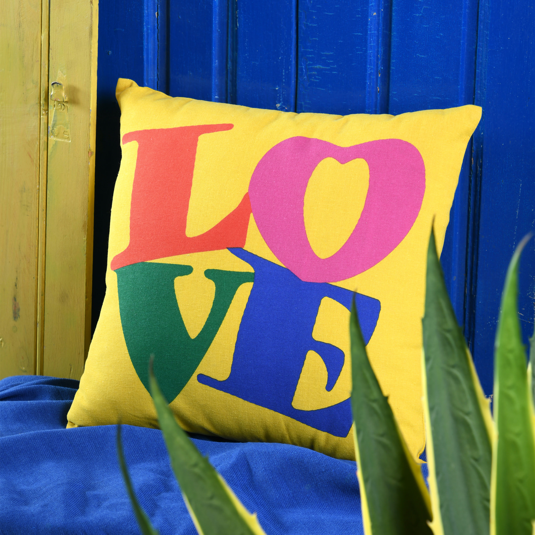 Coussin polycoton imprimé LOVE - Jaune