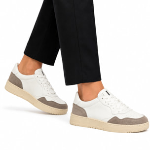 Sneakers in pelle con inserti in camoscio
