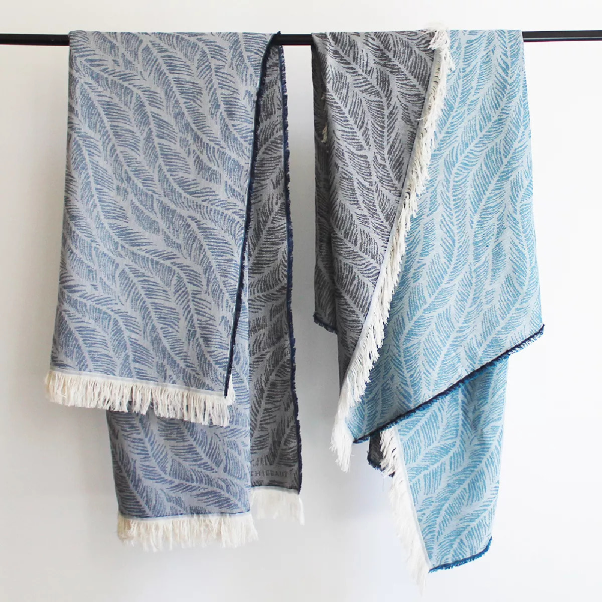 Plaid pur coton motif jacquard bleu noir Alula lagon