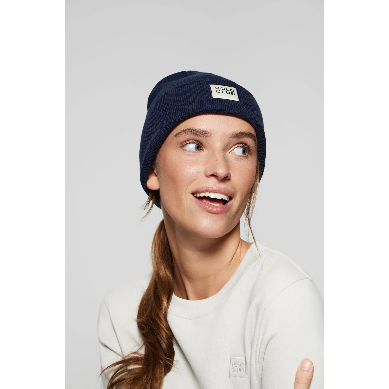 Cappellino blu marino in lana unisex con particolare Polo Club