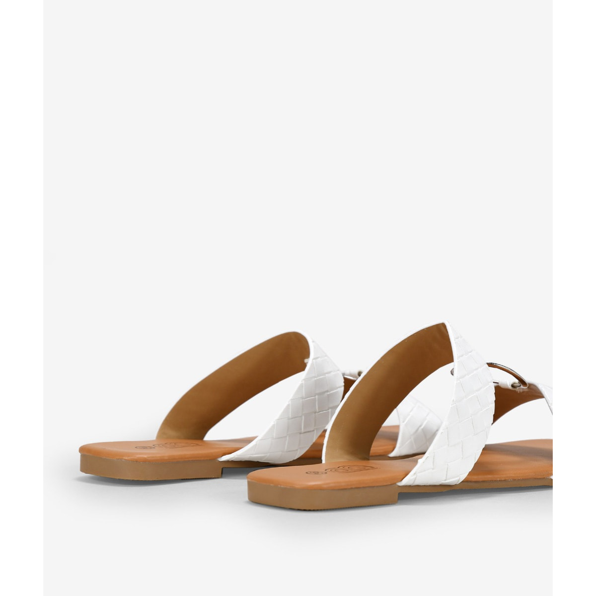 Sandalias blancas con trenzado