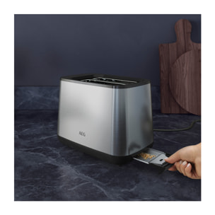 AEG Tostadora de acero inoxidable con siete niveles de tostado T3-1-3ST