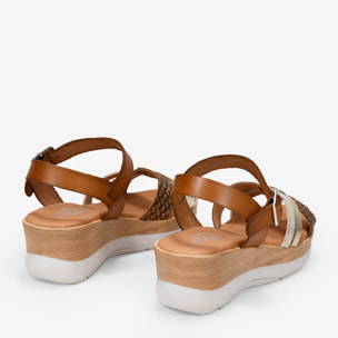 Sandalias de piel marrones con cuña efecto madera