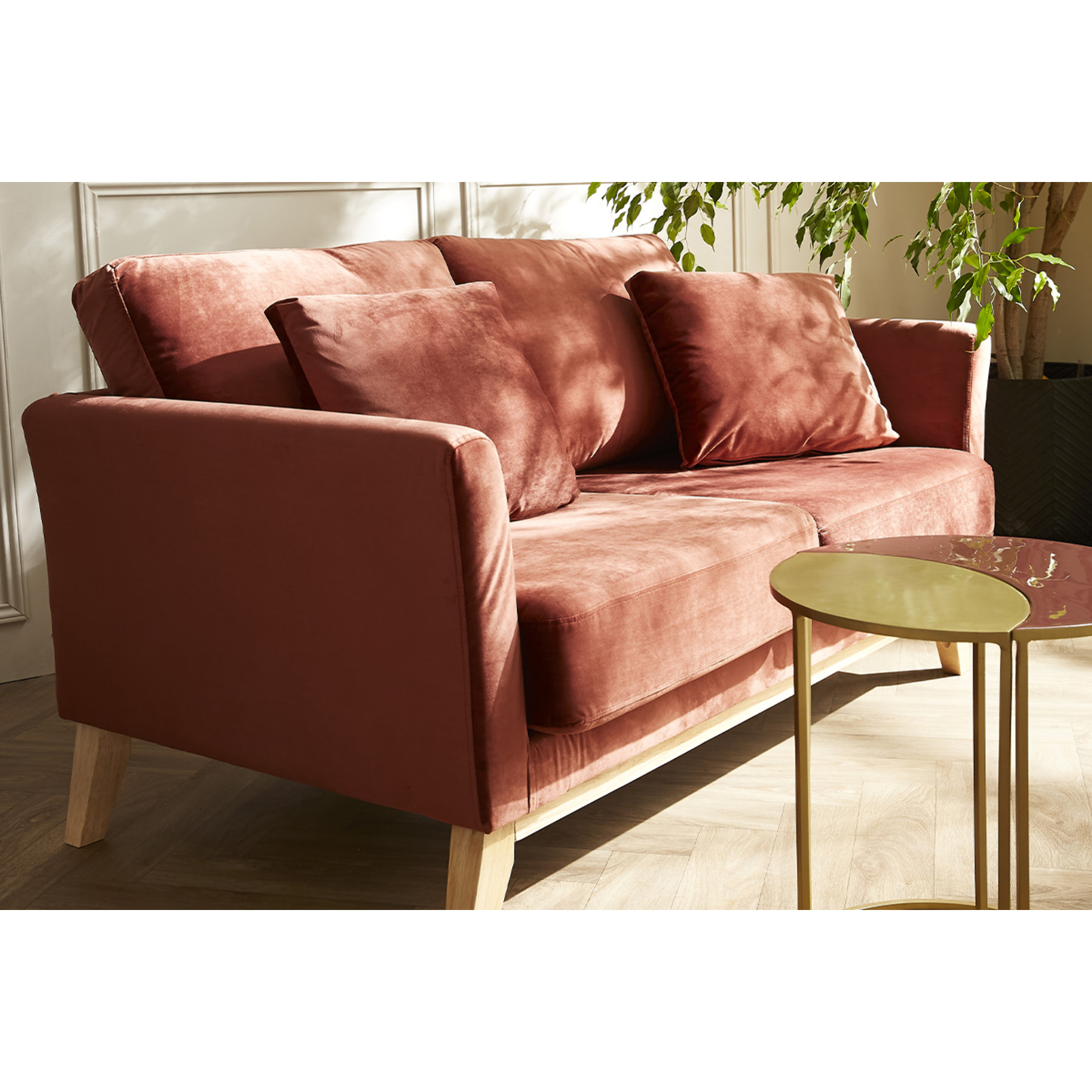 Canapé scandinave déhoussable 2 places en tissu velours rouge tomette et bois clair OSLO