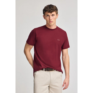 Camiseta color granate básica de cuello redondo con detalle bordado