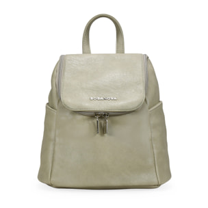 Mochila deportiva verde con solapa