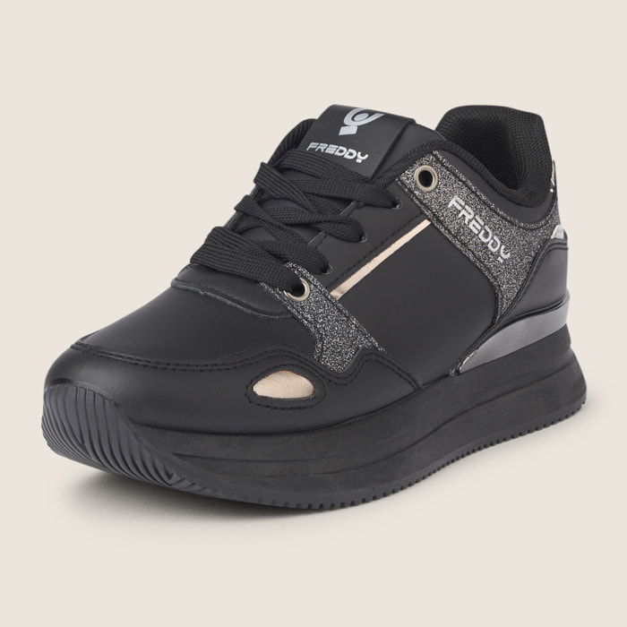 Sneakers similpelle dettagli metallizzati e suola platform