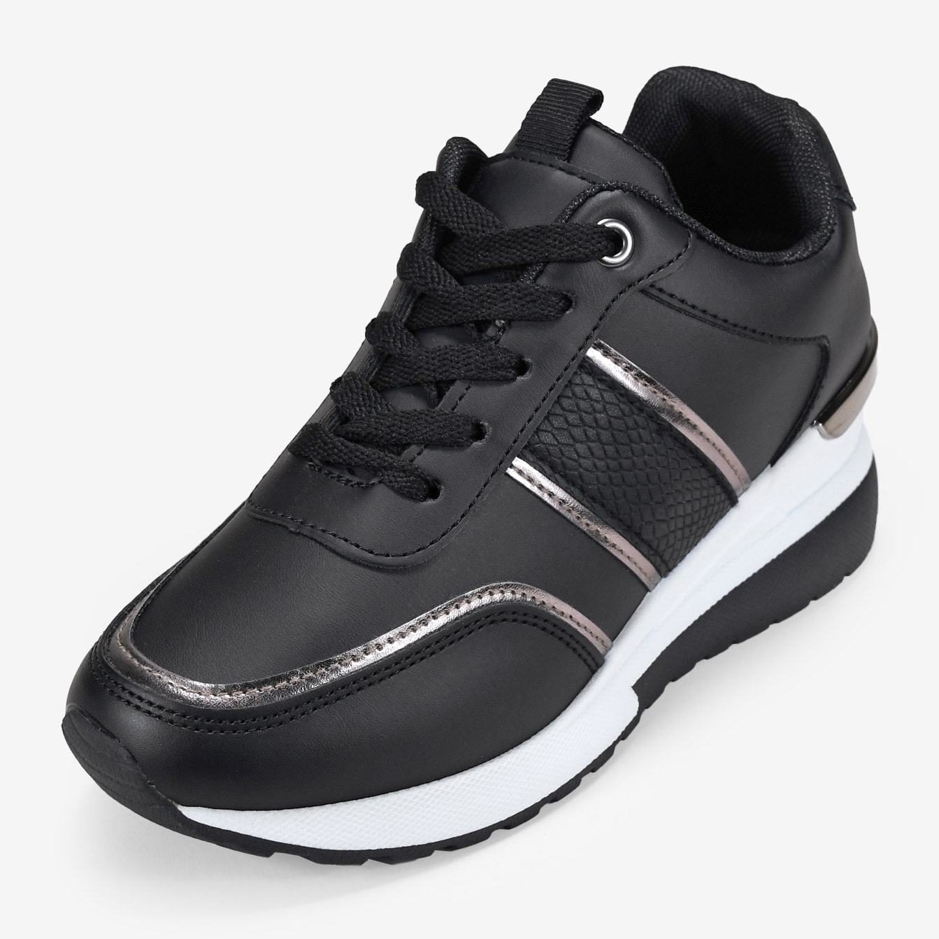 Zapatillas negras con cordones y cuña