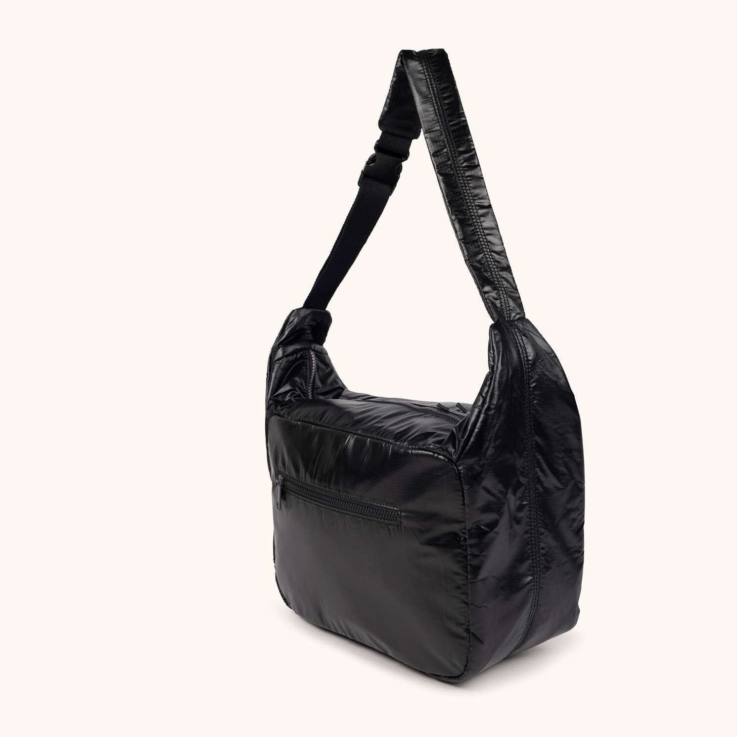 Bolso Hobo Minimalista en Poliamida Reciclada DEEP RECYCLED HOBO BLACK