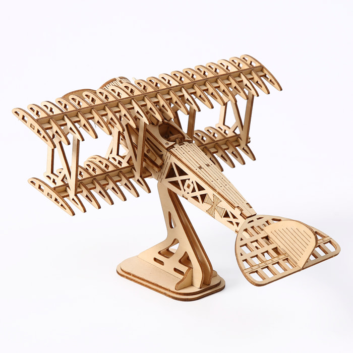 Maqueta de Madera 3D, diseño de Avioneta con movimiento mecánico. 105 piezas.