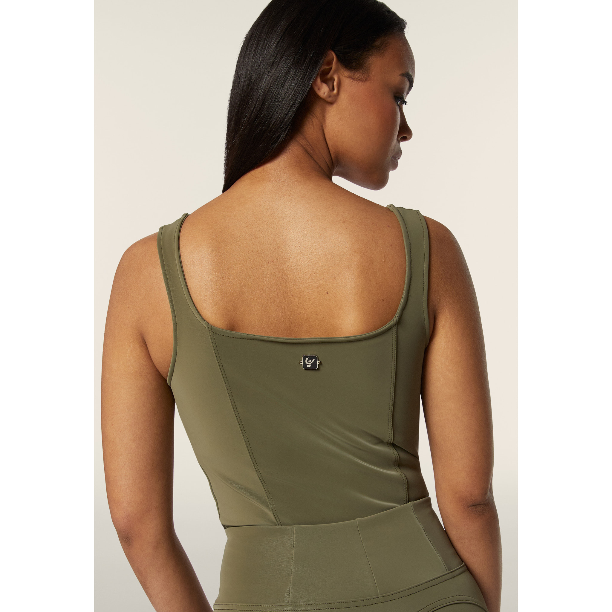 Body scollo quadrato in similpelle lucida