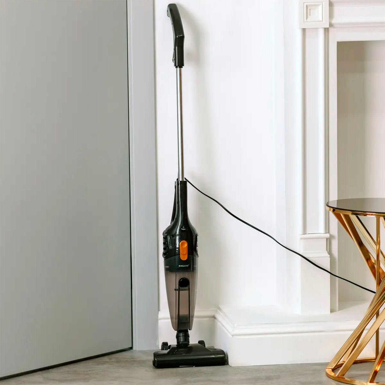 Aspiradora con cable de 5M y 1000W de potencia. Filtro HEPA lavable y reutilizable.