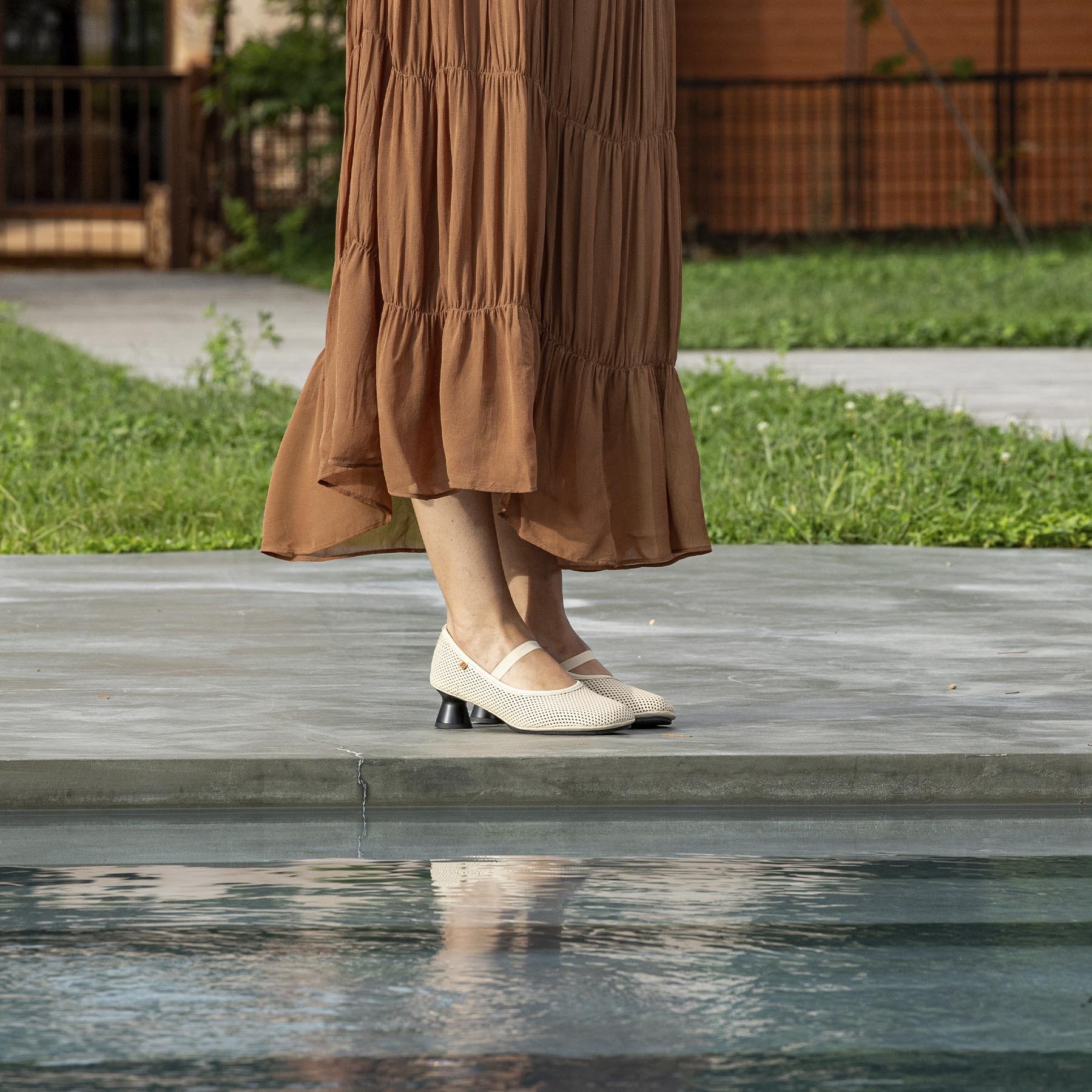 Zapatos con tacón N694R NAPPA PERFORADA BLACK/ ALMA color Black