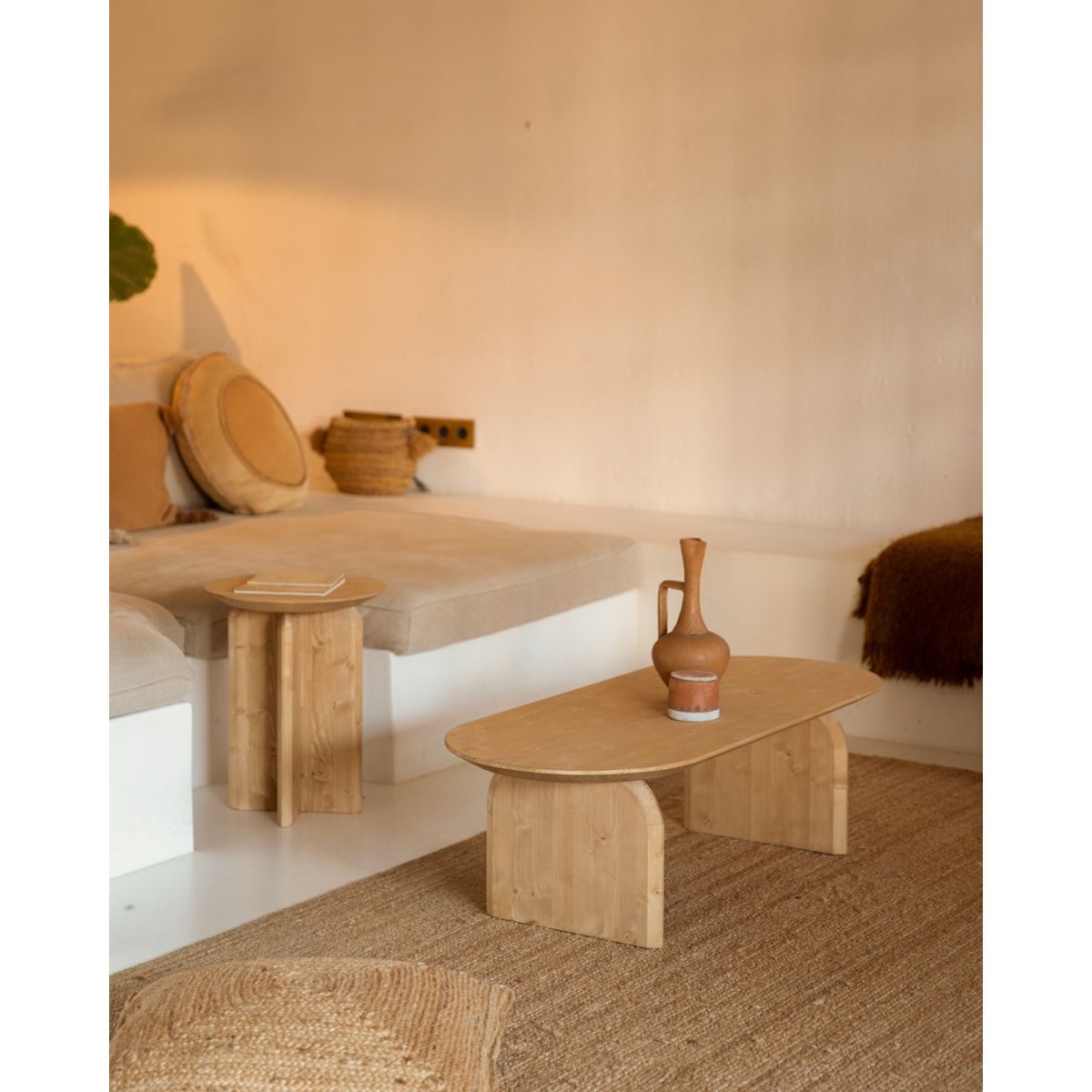 Table basse ovale en bois massif ton chêne moyen en différentes tailles