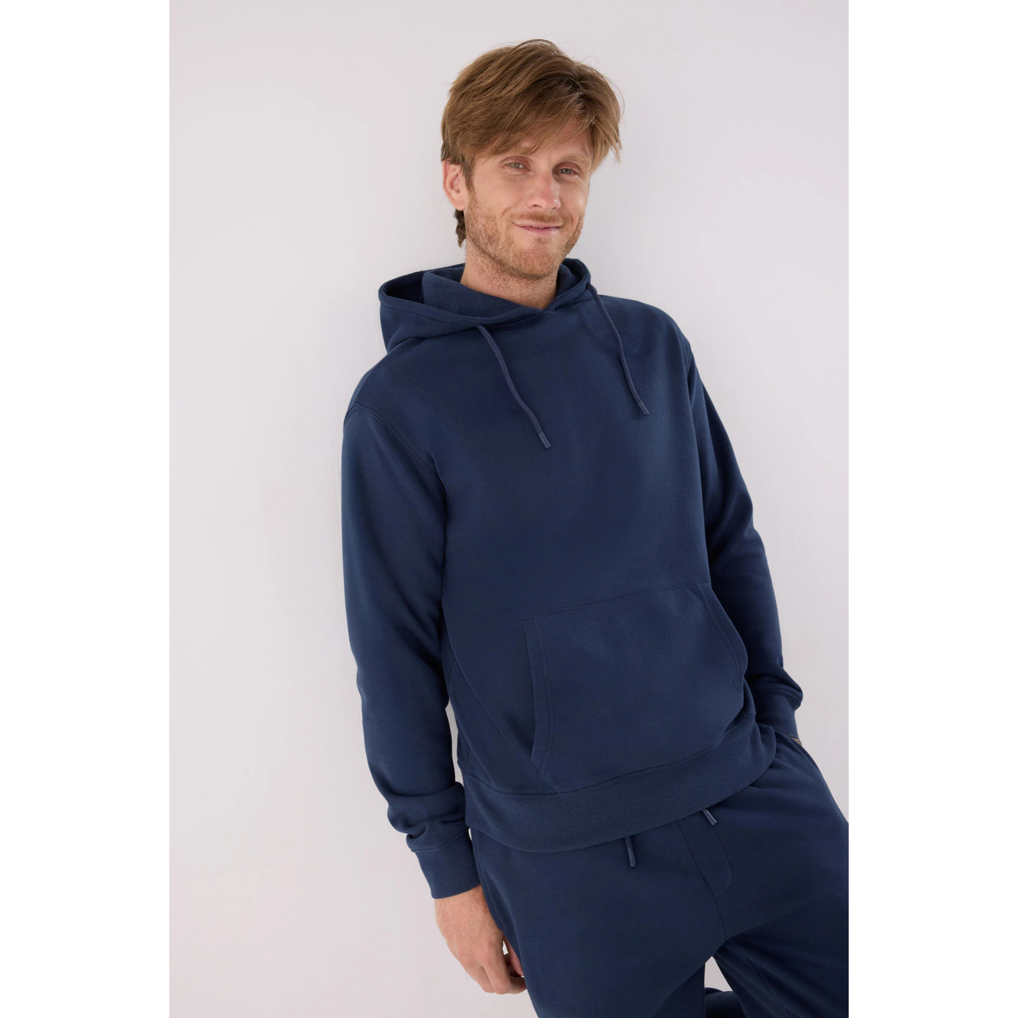 Sudadera deportiva hombre afelpada con capucha azul marino