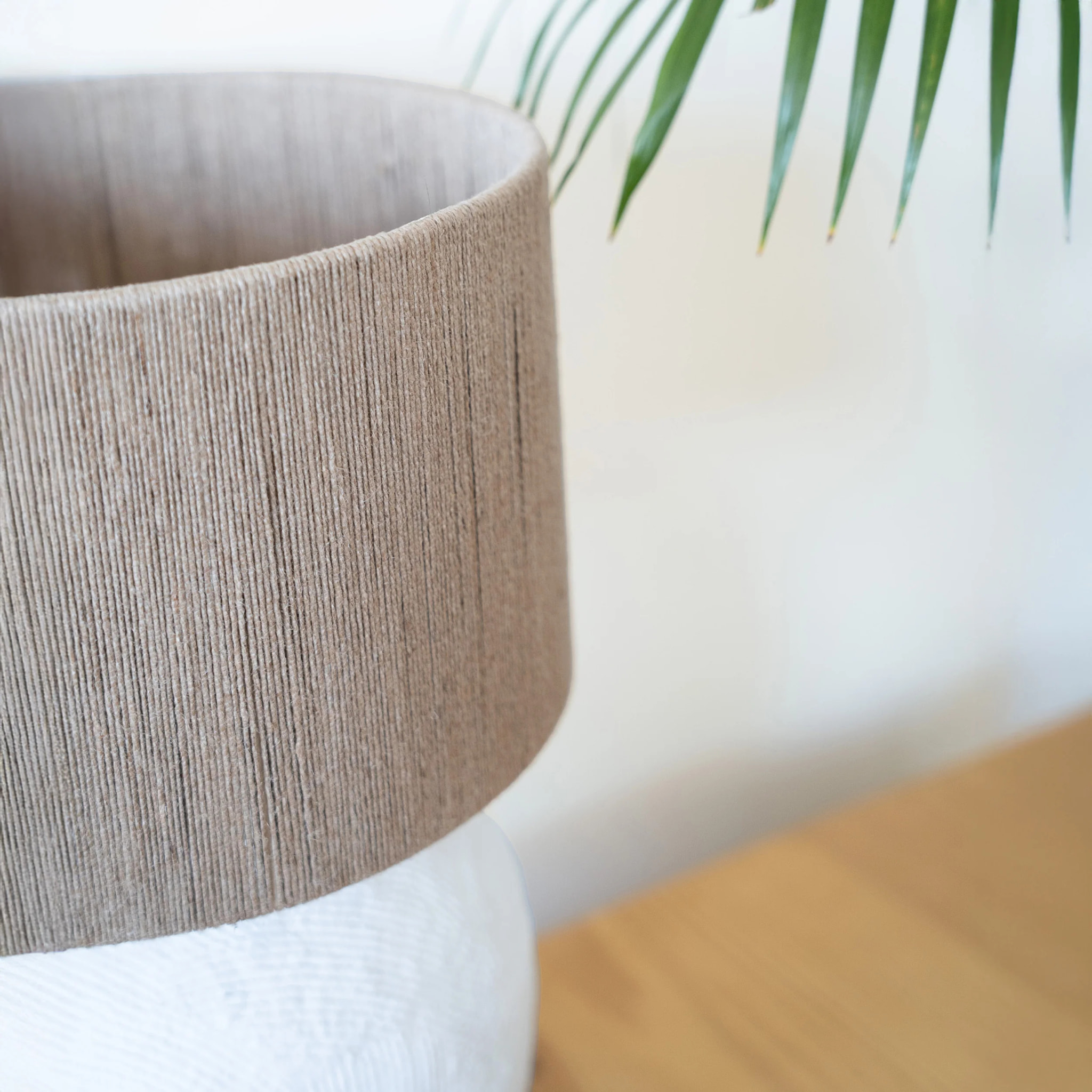 Lampe en jute et papier blanc - Nina