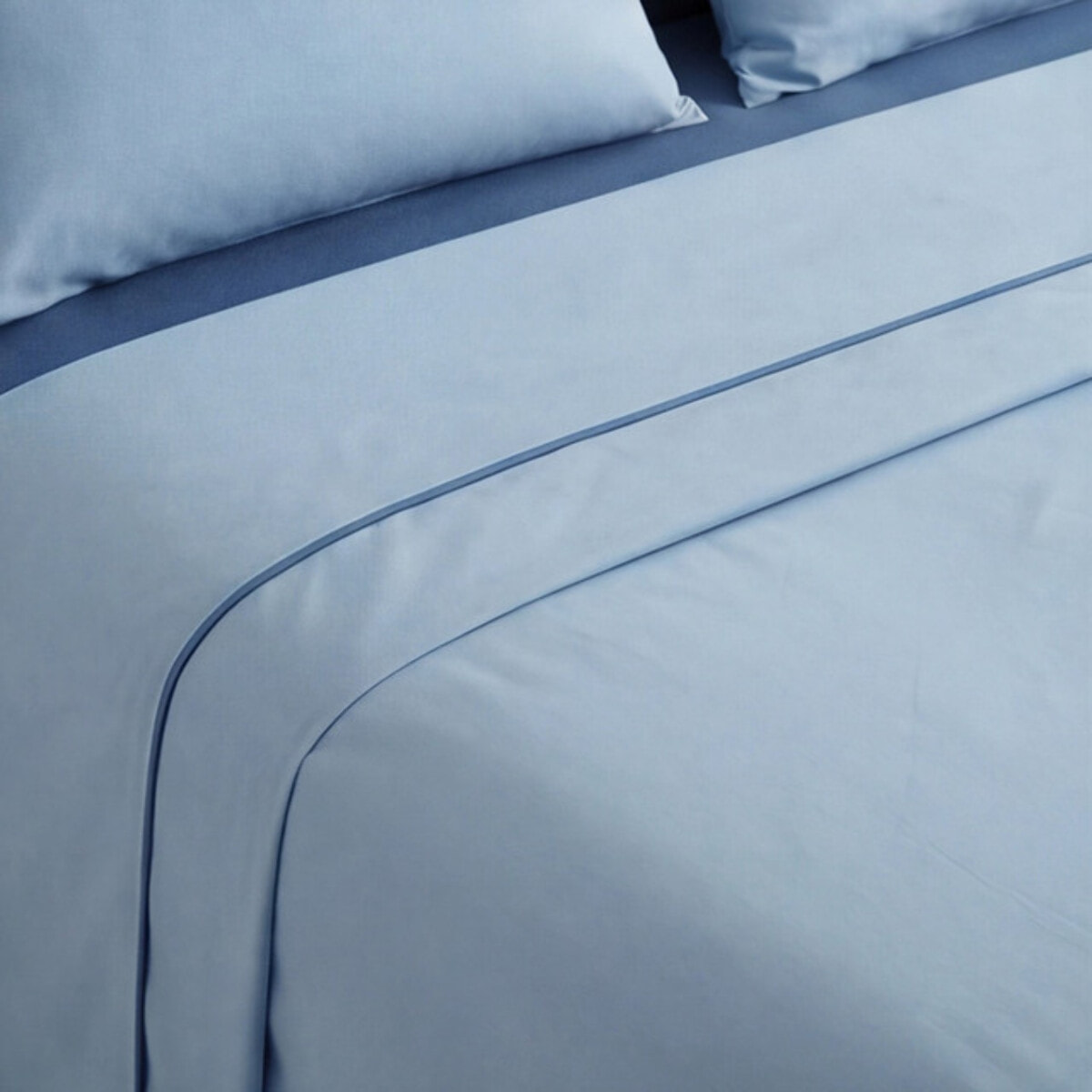 Completo lenzuola singolo in cotone bicolore morbido e traspirante, set letto con lenzuolo sopra, sotto con angoli e federa, design con piping a contrasto elegante, resistente e leggero 116 gsm, certificato OEKO-TEX