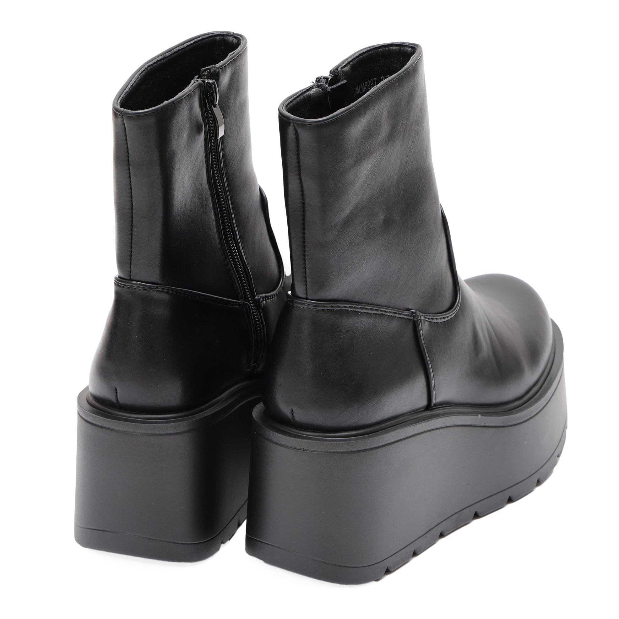 Stivaletto in simil pelle con zeppa