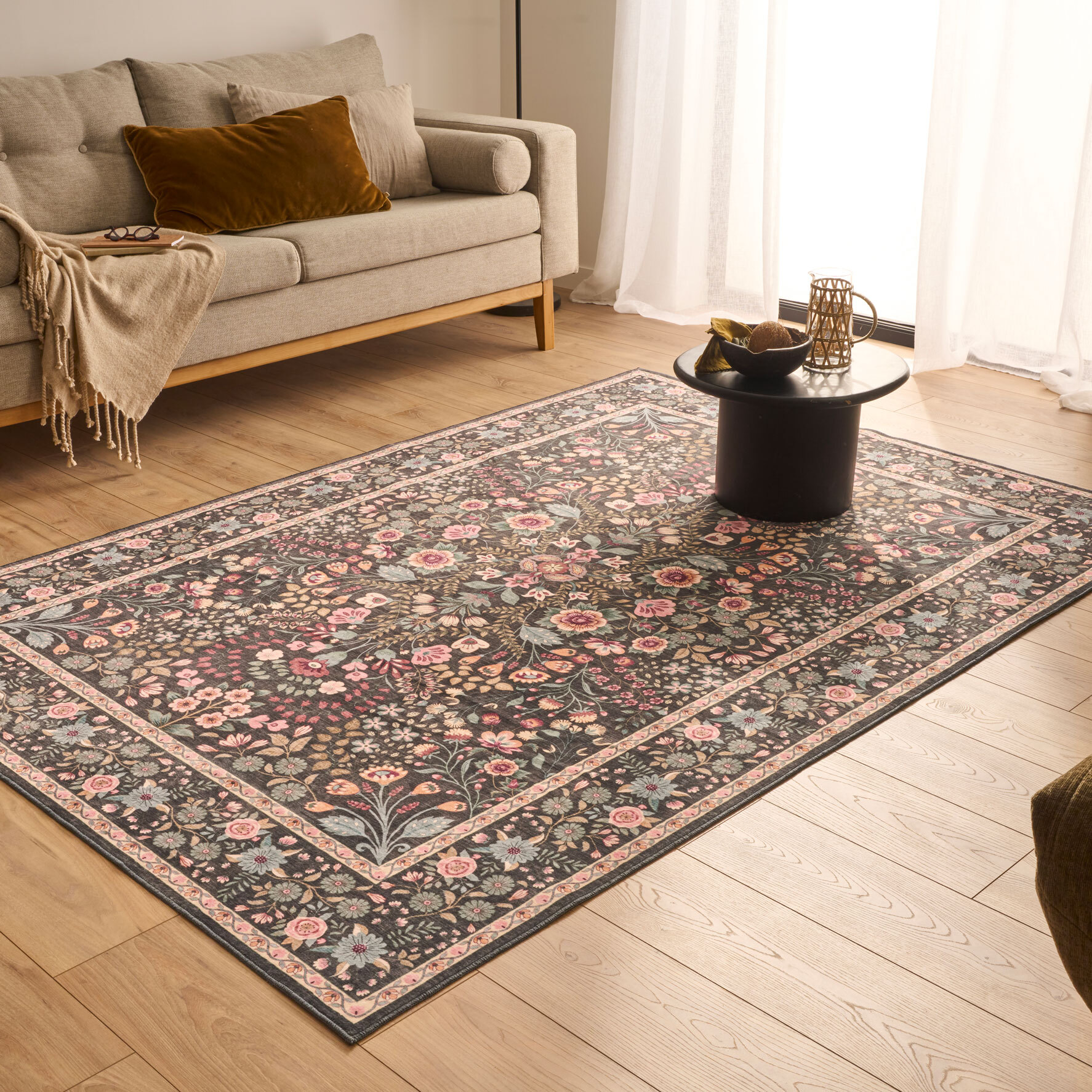 OTTOMAN - Tapis à poils courts doux à motif fleuri noir