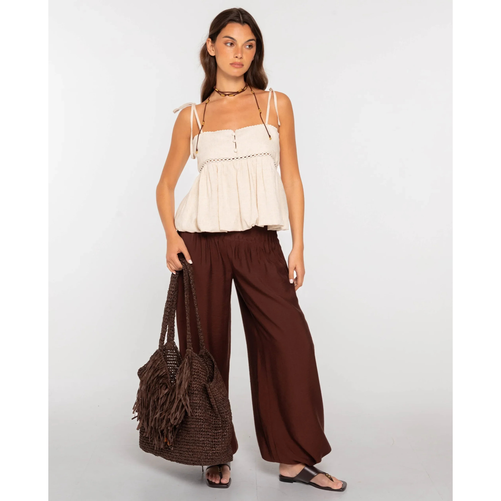 Top forrado con botones forrados y tirantes de lazada ajustables de mujer