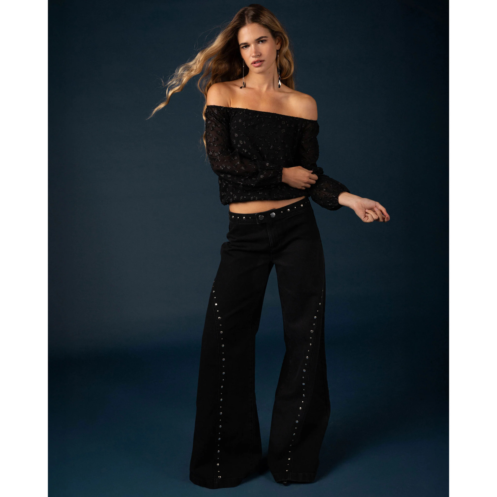 Blusa con brillo y escote bardot