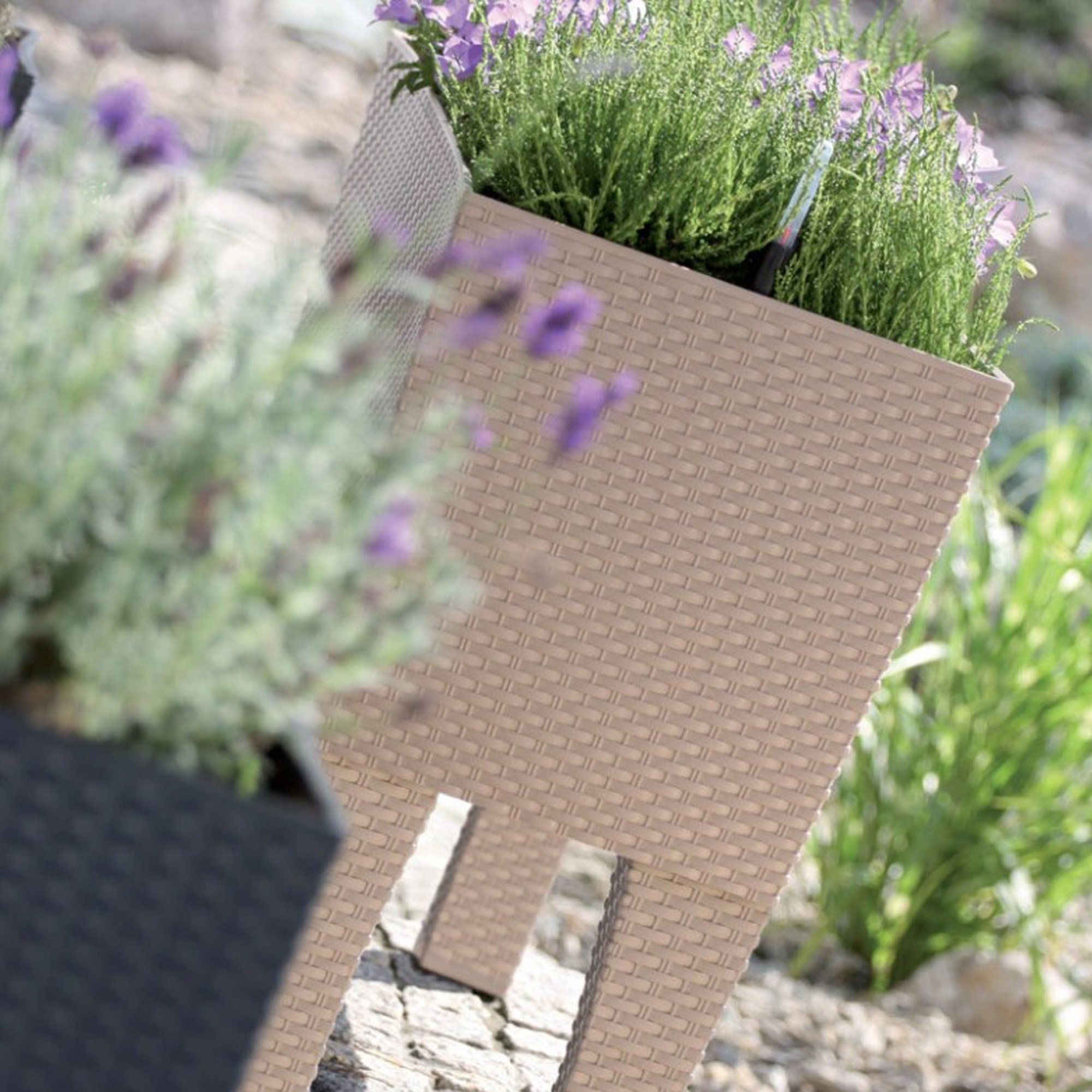 Jardinera c/ patas mod. rato jh 600. c/autorriego 60x25x46cm. blanco