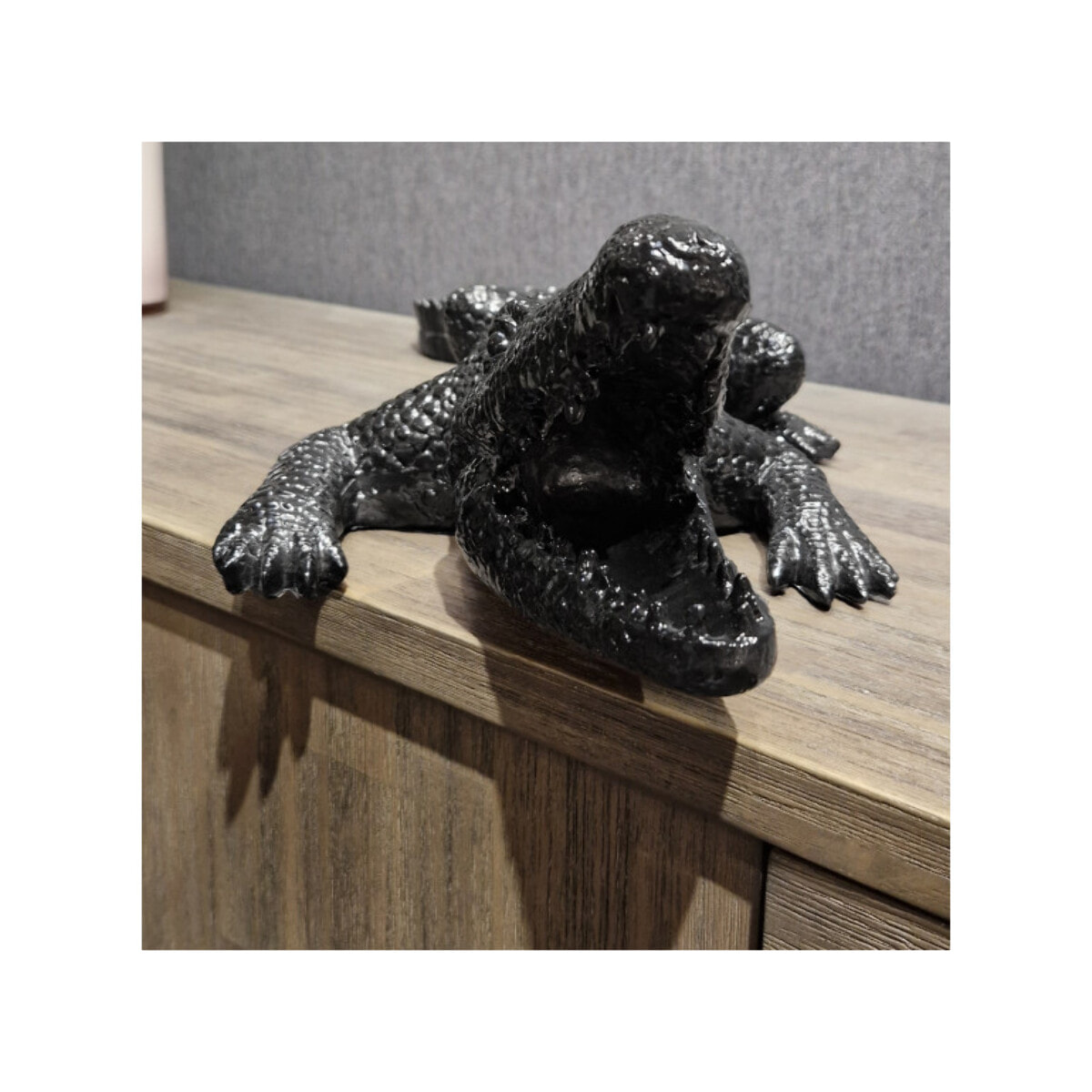 Statuette crocodile gris anthracite en résiné H15cm - CROCO