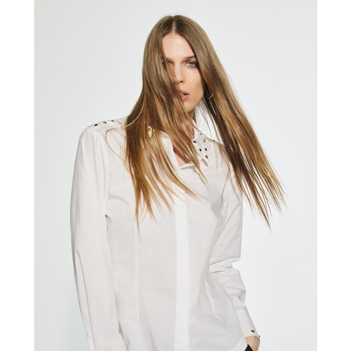 Camicia in Popeline Attillata con Borchie