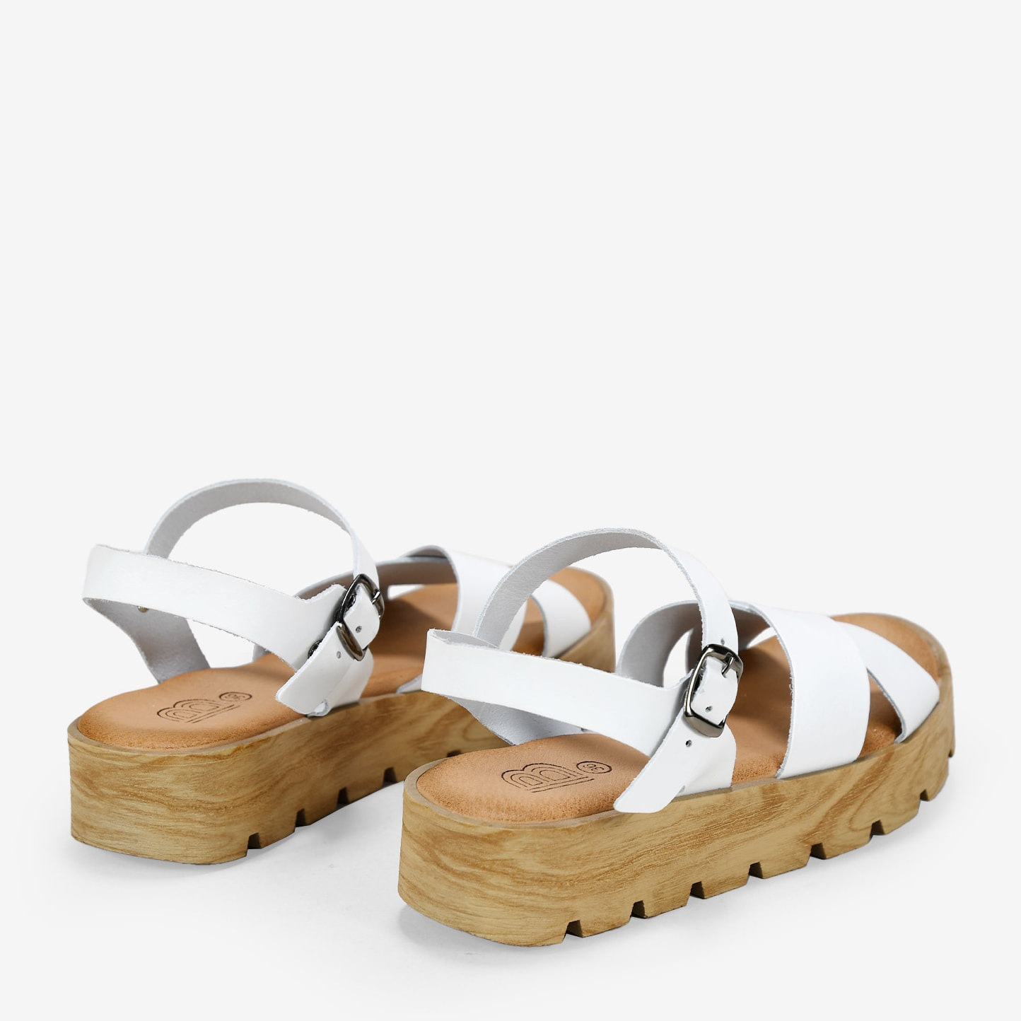 Sandalias blancas en piel con plataforma de madera