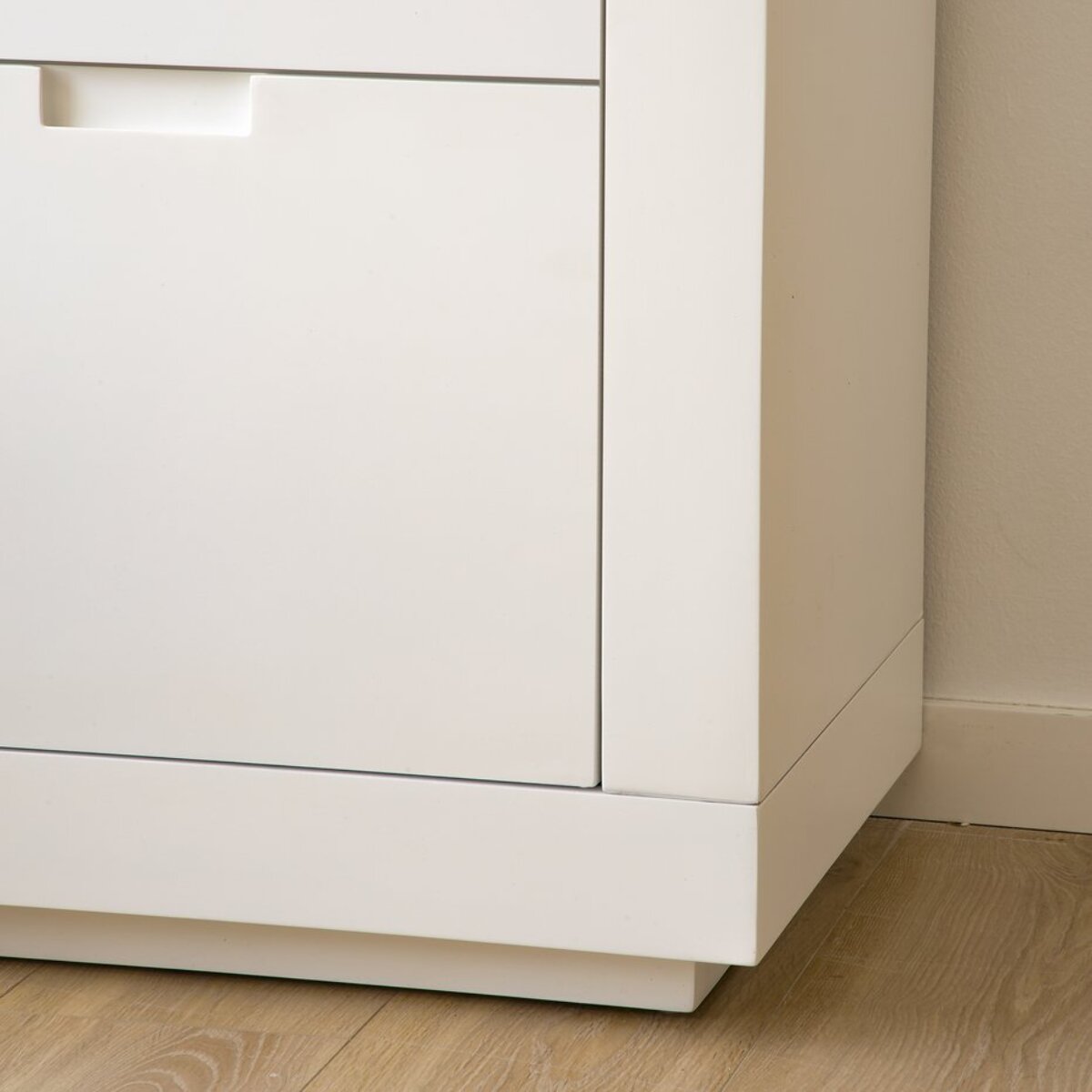 Vitrine Sisal -bois massif et panneau de mdf-couleur laqué blanc mat 110 x 190 x 45 cm