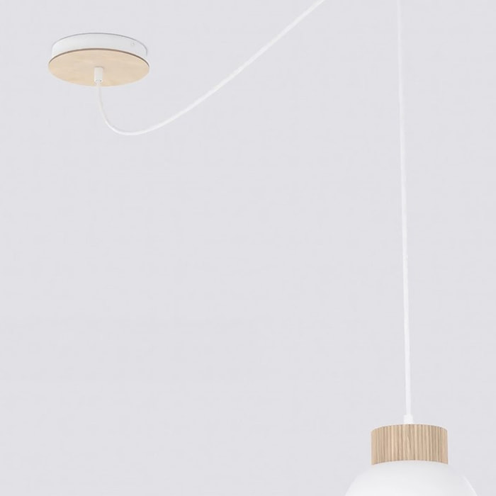 Lampada a sospensione KRU in acciaio bianco opaco e legno