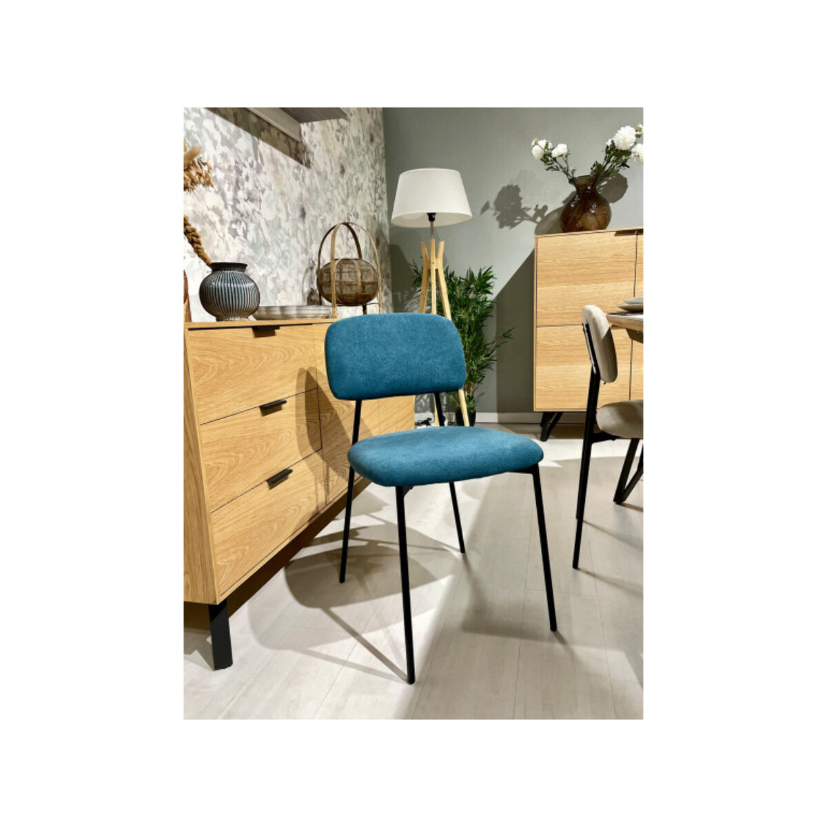 Chaise de repas en tissu doux avec 4 pieds en métal noir - MIRA