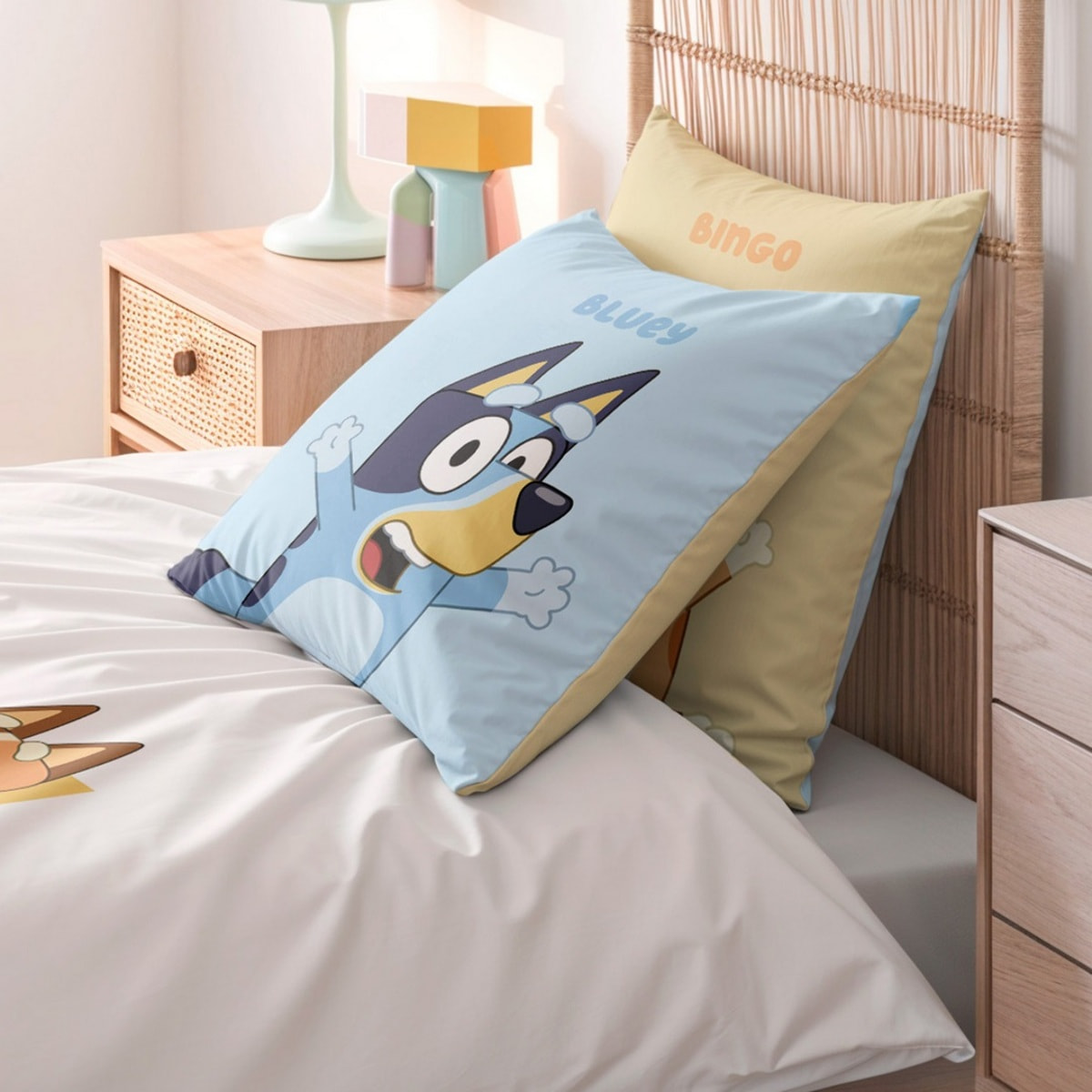 Funda cojin BLUEY con relleno 45x45 .