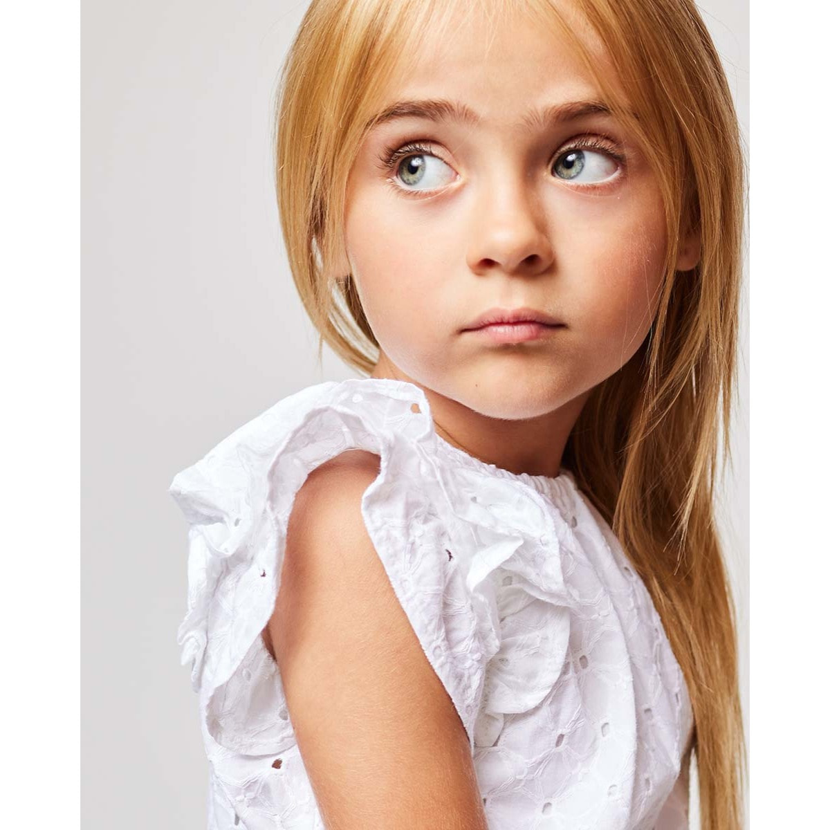 BLUSA CON VOLANTES BLANCO