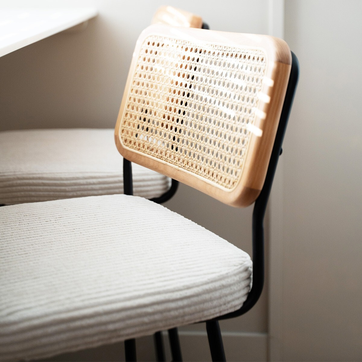 Lot de 2 tabourets de bar en cannage et velours côtelé - MUSE
