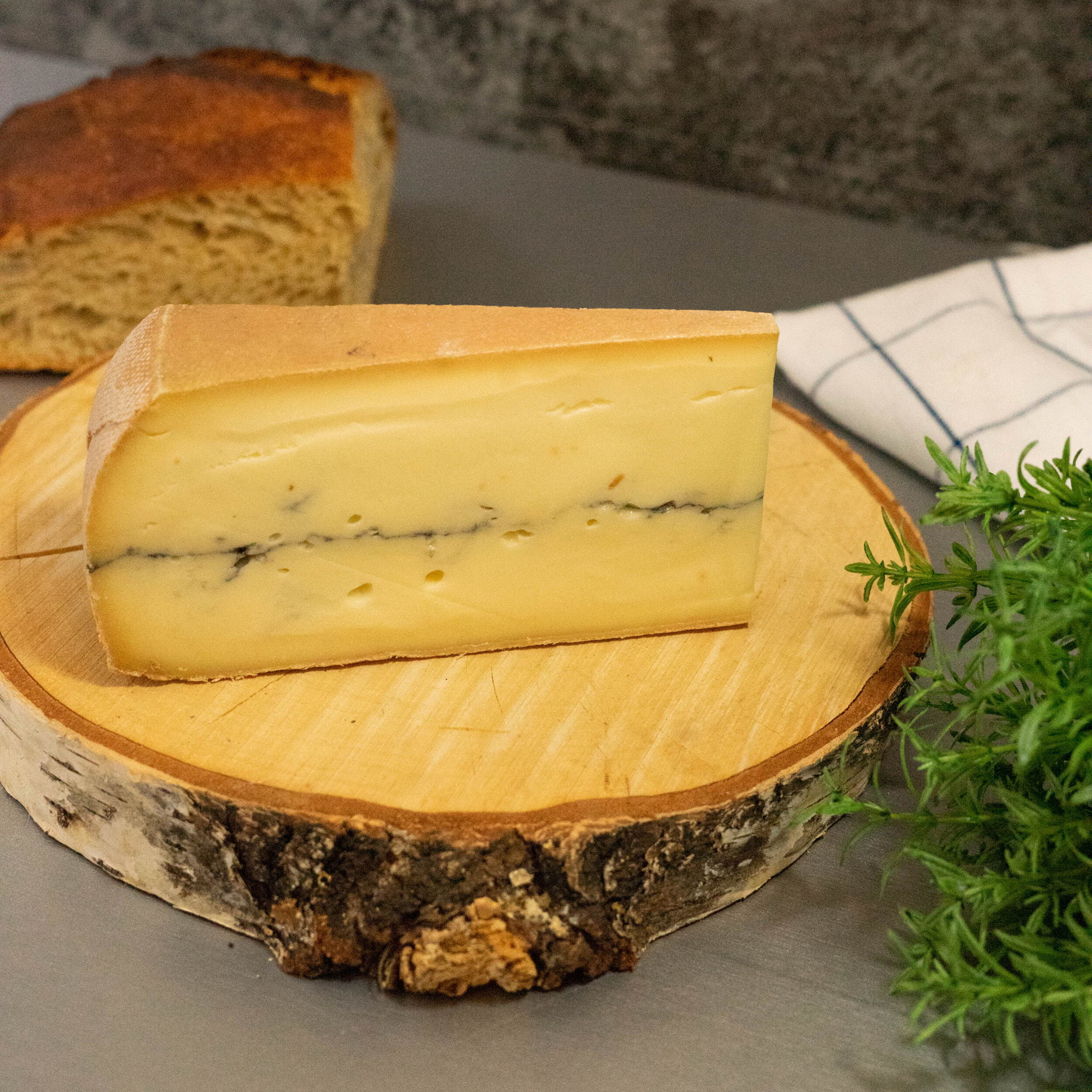 Plateau Signature - 830g - Crottin de Chèvre Pas de Loup 60g, Comté AOP Mamie Or 200g, Morbier AOP 250g, Coeur Neufchâtel AOP 200g, Tomme Fourrée aux Truffes Mifroma 120g - Sélection de Fromages Français & Suisse Artisanaux