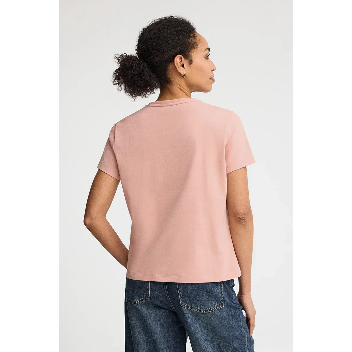 Camiseta rosa palo de manga corta y cuello redondo con bordado Rigby Go