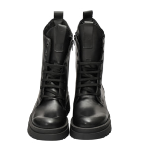 Anfibi in vera pelle con stringhe