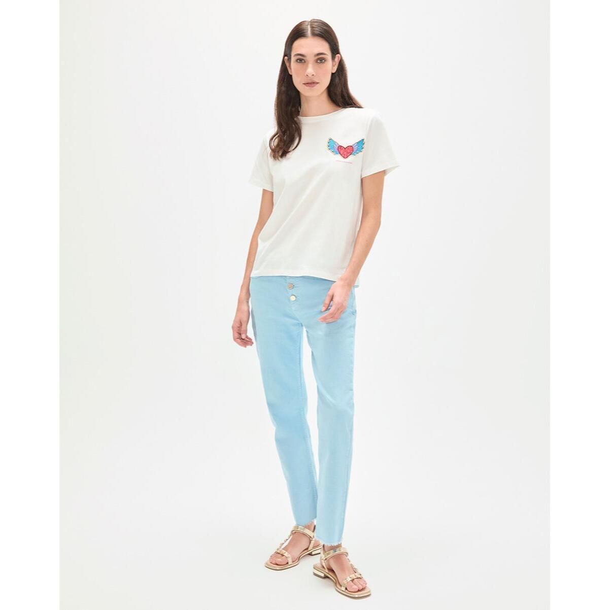 Maglietta con toppa a cuore