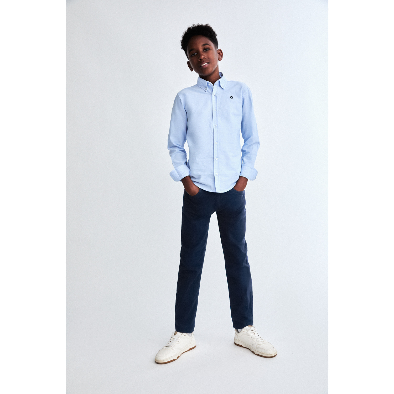 Polo Niño Manga Larga de Punto Camisa 100 % Algodón Color Blanco, Cuello Button-Down, Botones Frontales, Logo Bordado | Color: Celeste | Street Monkey
