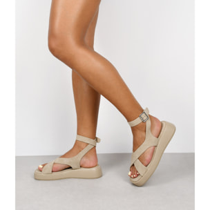 Sandalias de plataforma arena con hebilla