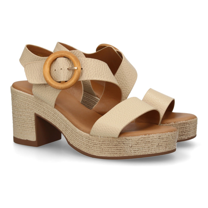 Sandalia de tacon para mujer diseño moderno elegante y comodo con tiras cruzadas en el talon.