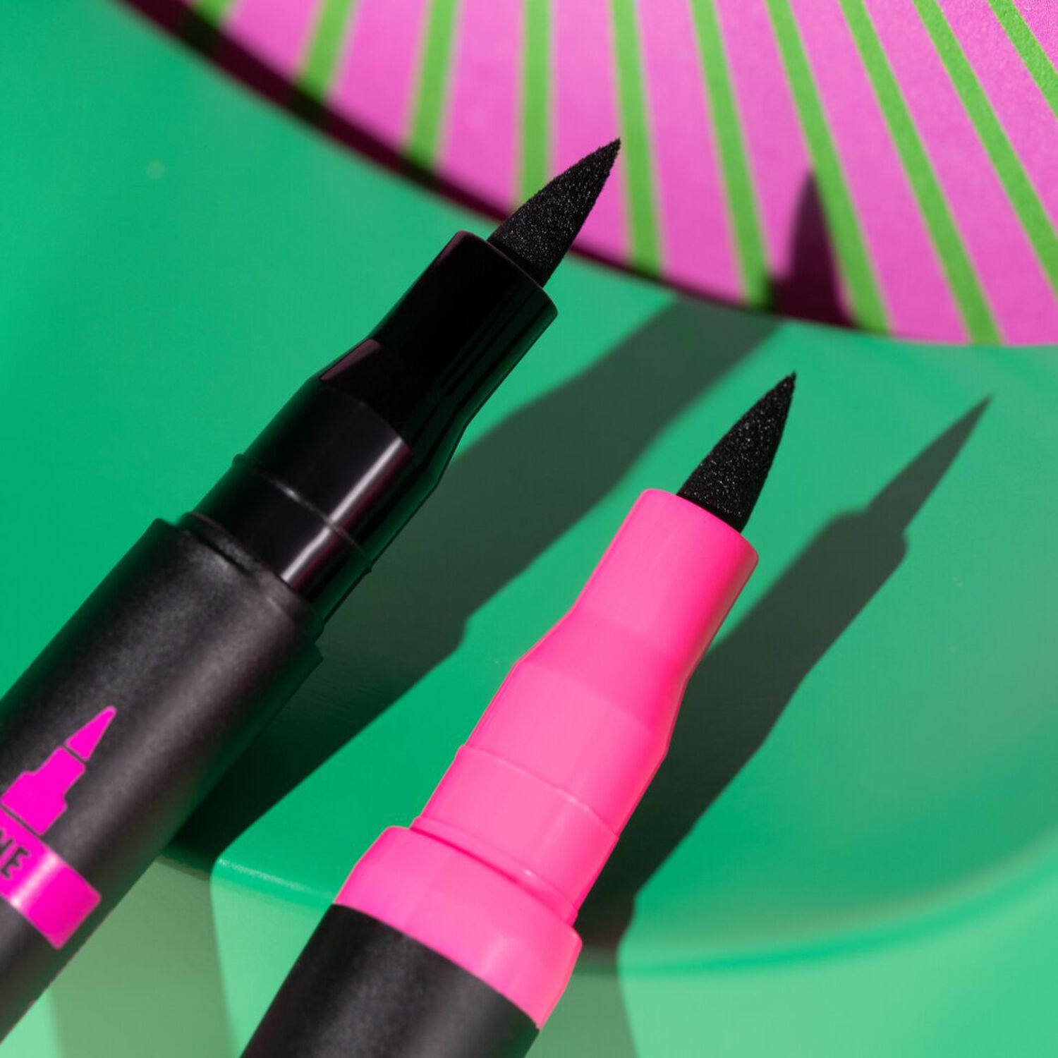 Line it like a PRO! - Eyeliner 2 en 1
