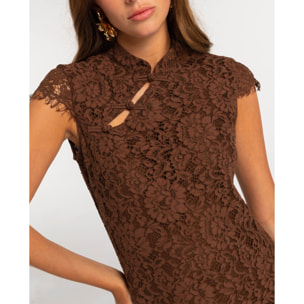Vestido midi de encaje con cuello mao
