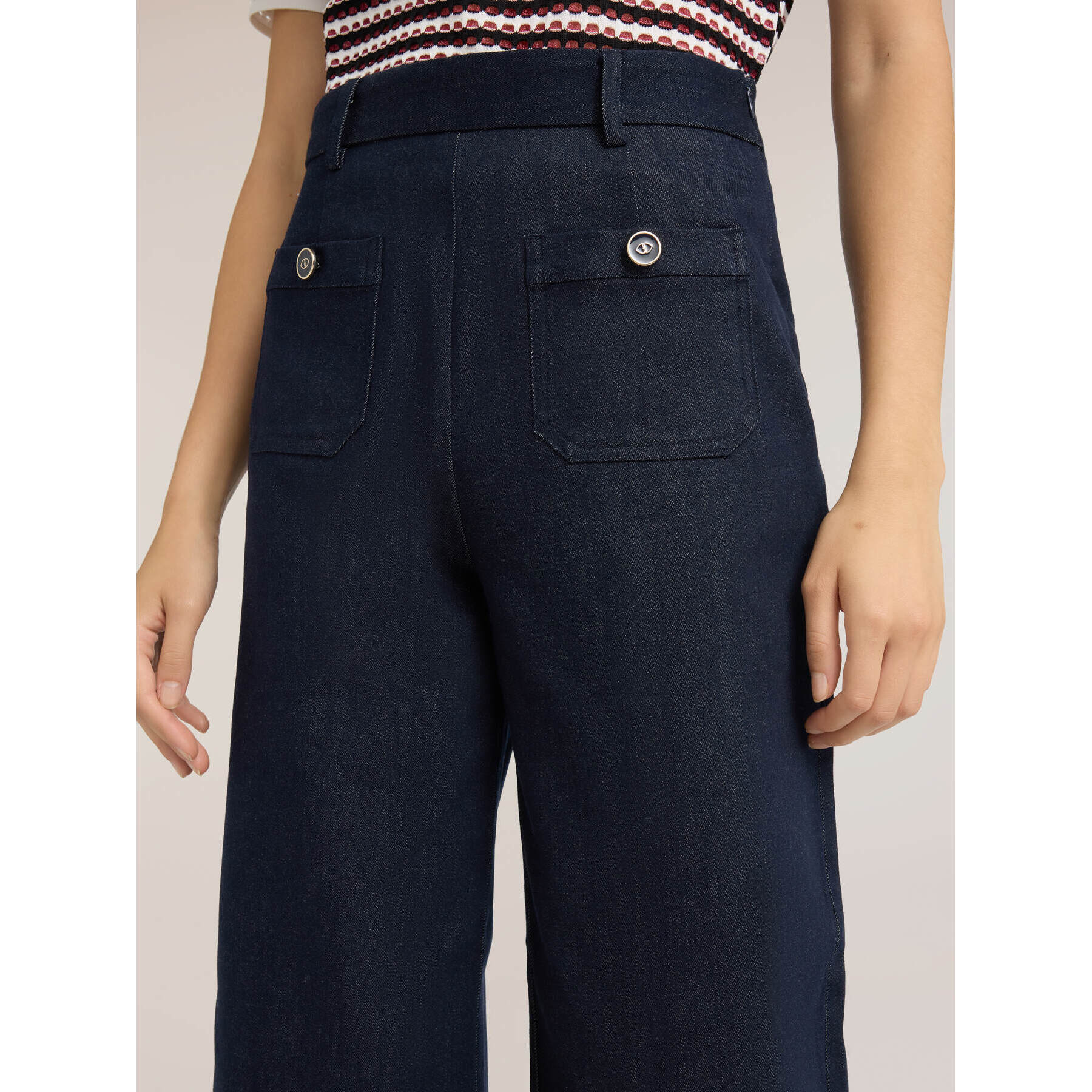 Motivi - Jeans cropped wide leg con bottoni gioiello - Blu