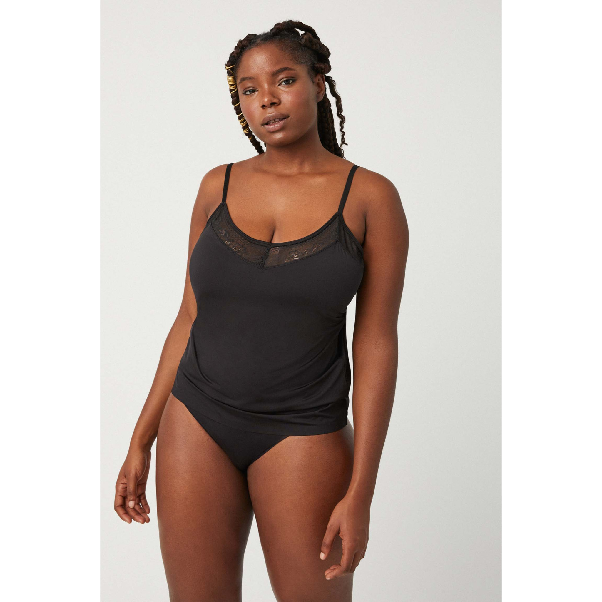 Cannota in pizzo nero con spalline sottili