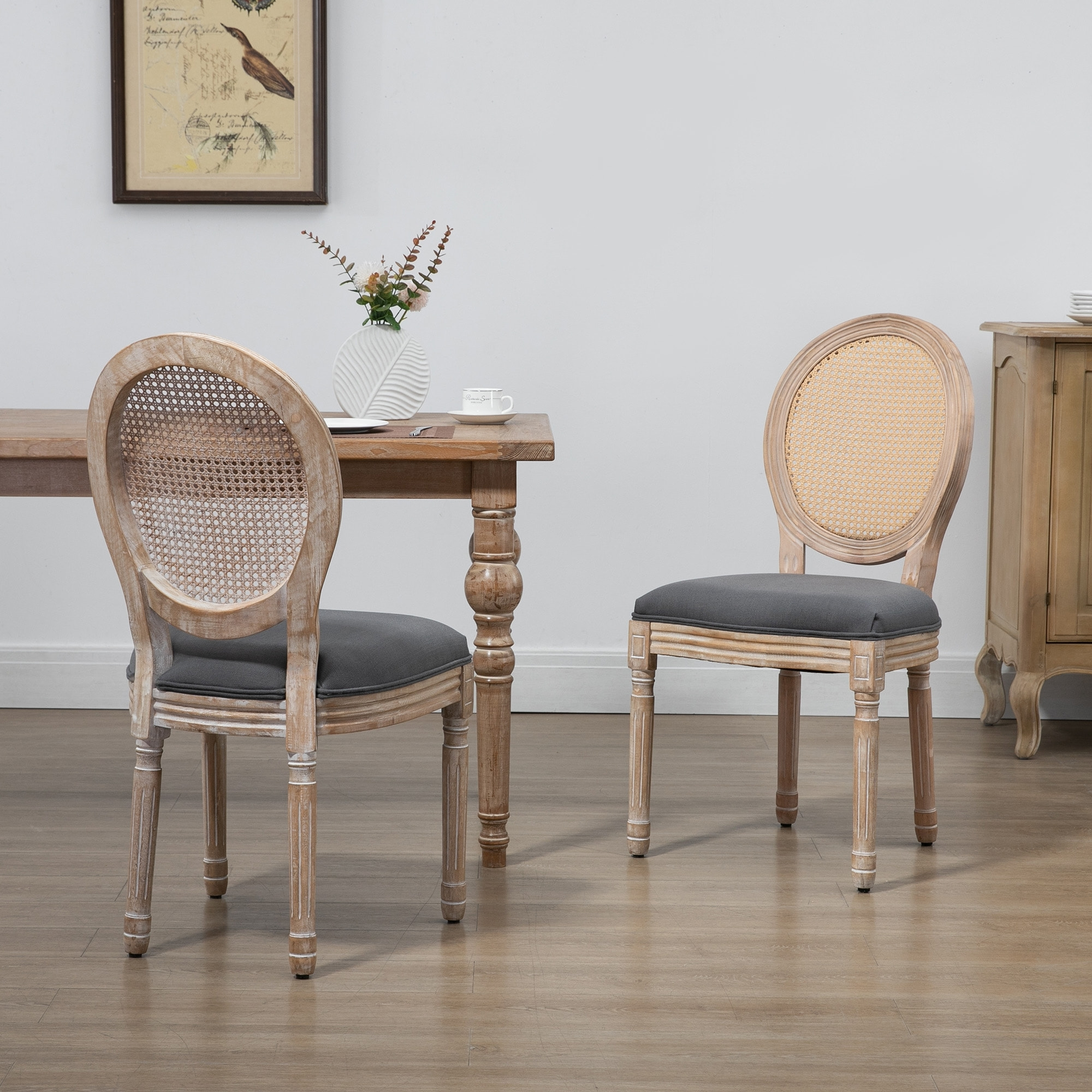 Lot de 2 chaises de salle à manger - chaise de salon médaillon style Louis XVI - bois massif sculpté, patiné - dossier cannage - aspect lin gris