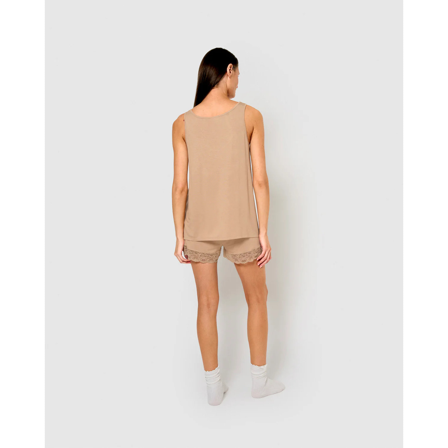 Pigiama in rayon semplice con spalline in pizzo