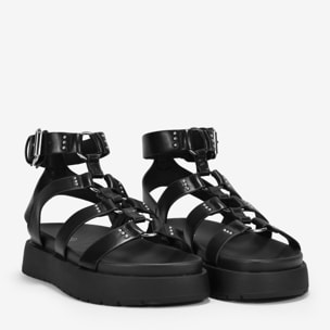 Sandalias negras con tiras y plataforma