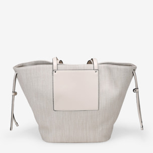 Bolso de hombro beige con tachas metálicas